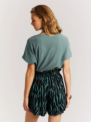 8---17651015_477_model_back-half_01