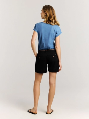 8---17651031_909_model_back-full_01