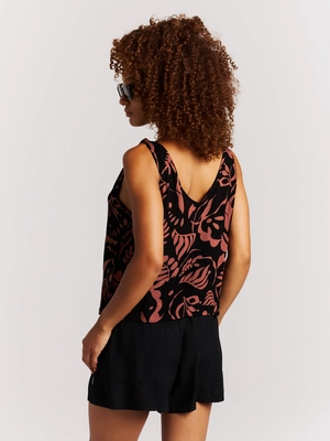 7---16661009_375_model_back-half_01