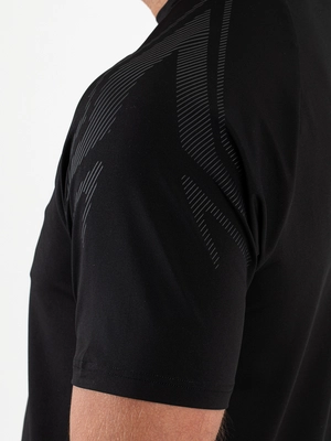 4---Niro-Men tee-B001-5-Detail