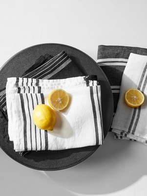 2---kitchentowels-blackandwhite-topview_6c7508ce-ee1a-4e3c-8d47-c39f7da835ec