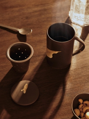 Teetasse mit Infuser Ferm Living Koyo Dark Brown / Buff 400 ml