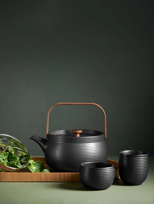 4---japandi-tea-black-wood_50336630-0910-4a13-a461-6efbd885016b