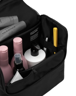 5---Essential_Washbag_M_Oatmilk_5000447901501_5