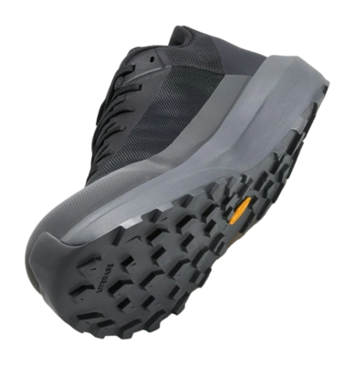 S26-X000010398-Norvan-LD-4-Shoe-Black-Graphite-Side