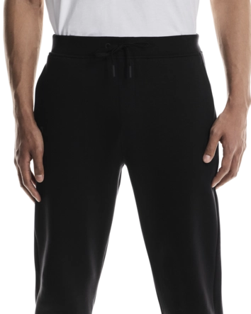 2---1MF30320553-focus_tech_sweatpants-fw25-black-m-4x5-tr-g4
