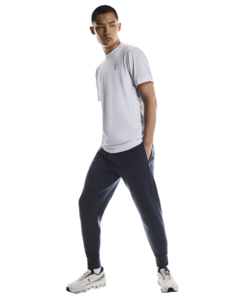 6---1MF30320255-focus_tech_sweatpants-fw25-navy-m-4x5-tr-g3