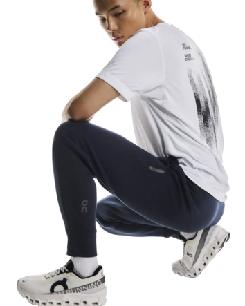 7---1MF30320255-focus_tech_sweatpants-fw25-navy-m-4x5-tr-g6