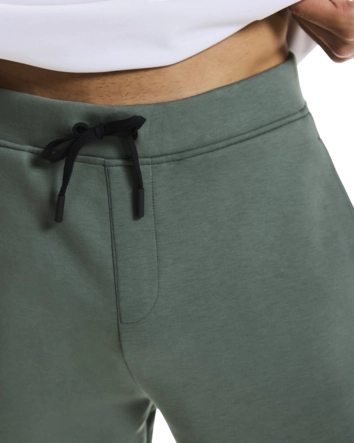 2---1MF30320153-focus_tech_sweatpants-fw25-olive-m-4x5-tr-g4