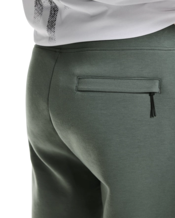 3---1MF30320153-focus_tech_sweatpants-fw25-olive-m-4x5-tr-g5