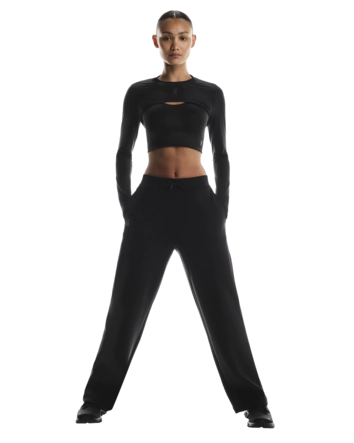 3---1WF30390553-focus_tech_sweatpants-fw25-black-w-4x5-tr-g3