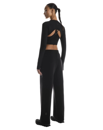 4---1WF30390553-focus_tech_sweatpants-fw25-black-w-4x5-tr-g5