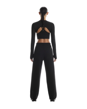 5---1WF30390553-focus_tech_sweatpants-fw25-black-w-4x5-tr-g2
