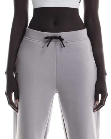 2---1WF30390174-focus_tech_sweatpants-fw25-lilac-w-4x5-tr-g4