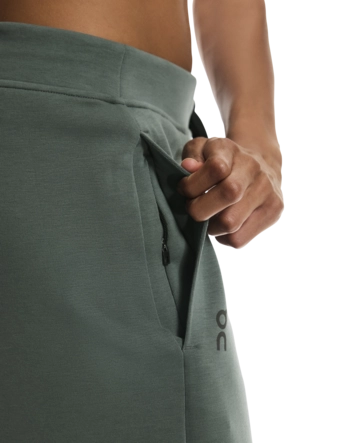 2---1WF30390153-focus_tech_sweatpants-fw25-olive-w-4x5-tr-g5