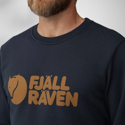 7---Fjallraven_Logo_Sweater_M_84142-555_F_MODEL_FJR