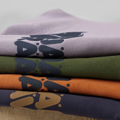 9---Fjallraven_Logo_Sweater_M_84142_J_MODEL_FJR