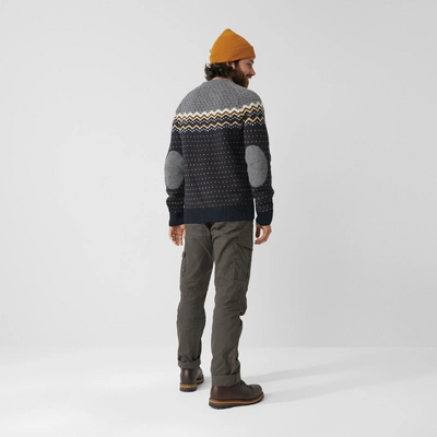 4---Ovik_Knit_Sweater_M_81829-555_D_MODEL_FJR