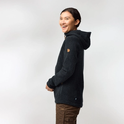 8---Kaitum_Fleece_W_14600261-555_E_MODEL_FJR