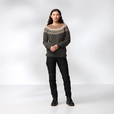3---Ovik_Knit_Sweater_W_89941-662_C_MODEL_FJR