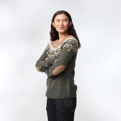 4---Ovik_Knit_Sweater_W_89941-662_E_MODEL_FJR