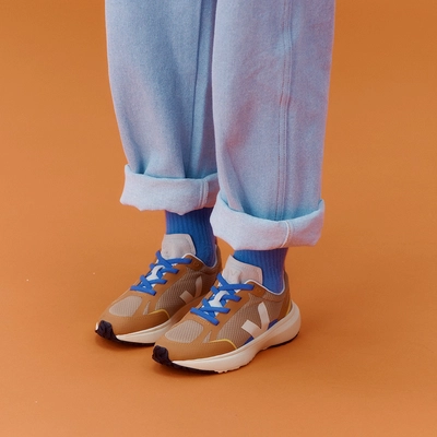 veja-sneakers-small-canary-light-recycled-brown-yl1821023_4