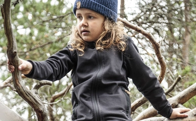 2---F80880_FW18_a_kids_keb_fleece_hoodie_fjaellraeven_21