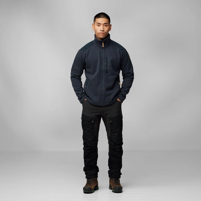 3---Buck_Fleece_M_81328-555_C_MODEL_FJR