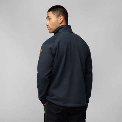 5---Buck_Fleece_M_81328-555_D_MODEL_FJR