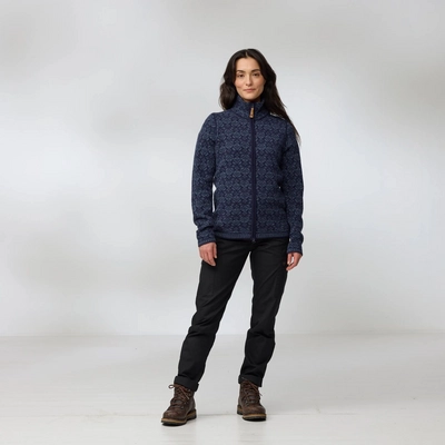 3---Snow_Cardigan_W_89912-555_C_MODEL_1618