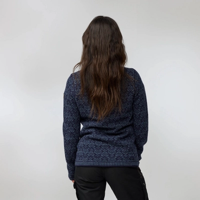 5---Snow_Cardigan_W_89912-555_D_MODEL_1648