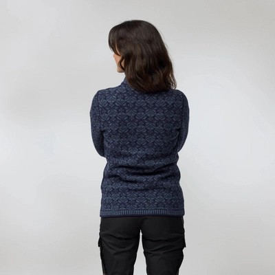 6---Snow_Cardigan_W_89912-555_F_MODEL_1659