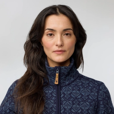 7---Snow_Cardigan_W_89912-555_G_MODEL_1664