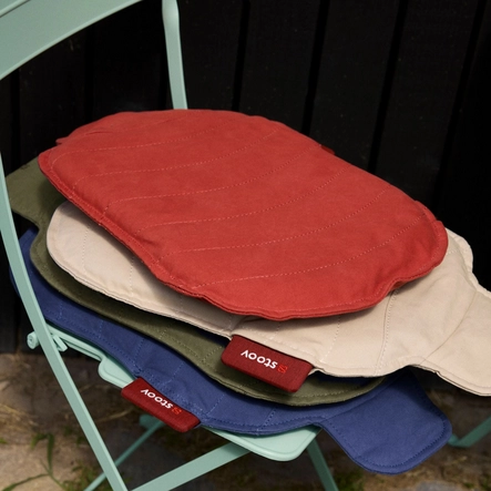 6---U.S3.HUDL.BASE.CAN-RUOR-U.S3.HUDL.BASE.CAN-SOBEI-U.S3.HUDL.BASE.CAN-MOSS-U.S3.HUDL.BASE.CAN-MIDNBL_Huddle_3_Canvas_Multi_ProductLifestyle_Outdoors_Stackonchair_BlueGreen-WebshopPRODUC_373145f5-561c-4d73-8128-aafde616f28e