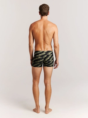 76761000_855_model_back-full_01