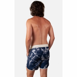0567_crispin-shorts_03_amb