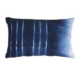 Sierkussen KAAT Amsterdam Shibori Blauw (30 x 50 cm)
