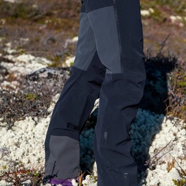 7---fjorda-trekking-hybrid-w-pants-solid-charcoal-solid-dark-grey-bergans-dame-bukser_5