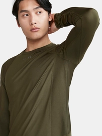 712_cb76d7a395-1908754-680000_adv-essence-ls-tee-m_closeup3-original