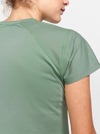 4---721_d16020b7d3-1908767-626000_adv-essence-ss-slim-tee-w_closeup3-original