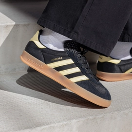 gazelle-indoor-core-black-almost-yellow-gum_php0fMYet-800