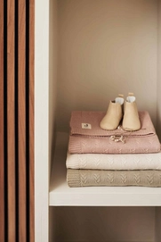 9---Jollein-Grain-Knit-wieg-en-ledikant-dekens-bij-Grasonderjevoeten-1-scaled