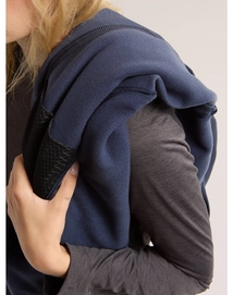 3---F23-X000006939-Kyanite-Hoody-Black-Sapphire-Women-s-Fabric-Detail