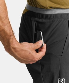 62745-90201-PIZ_SELVA_SHORTS_M_black_raven-D-02 (2)
