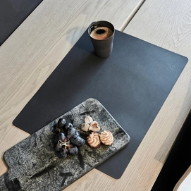 5---LindDNA-Tablemat-Square-L-35-x-45-cm-Nupo-schwarz-Situation