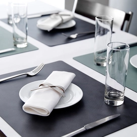 4---LindDNA-Tablemat-Square-L-35-x-45-cm-Nupo-pastellgruen-schwarz-Situation