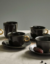 8---sculpture_dark_green_coffee-cup_saucer_sfeer_1_lr
