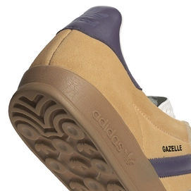 IG1636_9_FOOTWEAR_Photography_Detail View 2_white