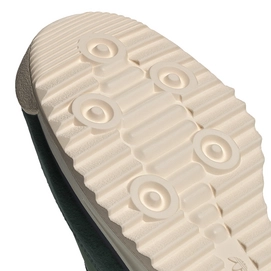 IH8016_9_FOOTWEAR_Photography_Detail View 2_white