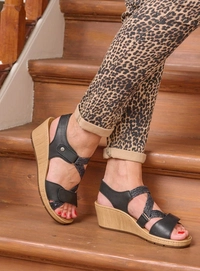 6---wolky-spring-summer-2024-03550-la-jolla-30070-zwart-leer-detail